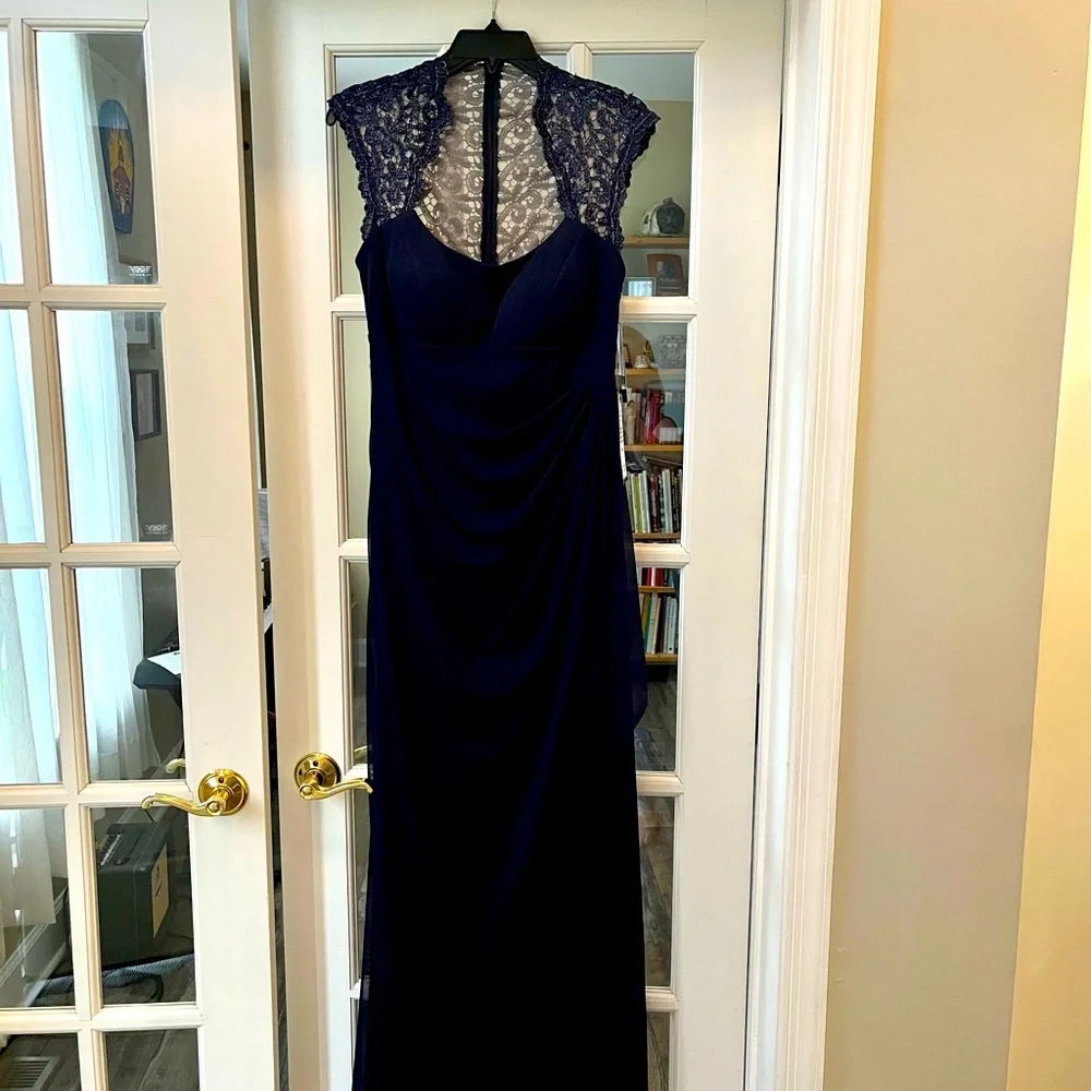Gorgeous chiffon Navy blue formal gown - Picture 2 of 11